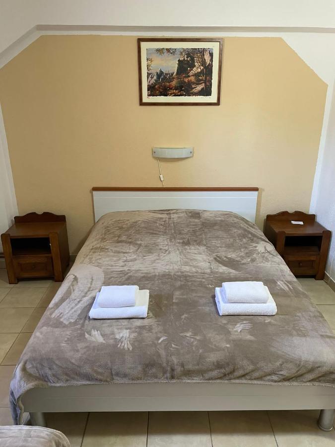 Bed And Breakfast Albatros Perusic Buitenkant foto